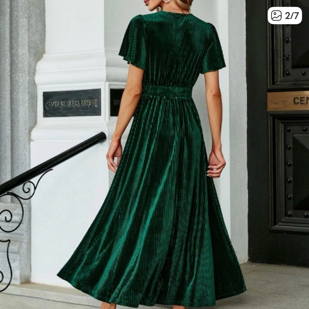 Green V-Neck Butterfly Sleeve Maxi Dress - Picture 2 of 4